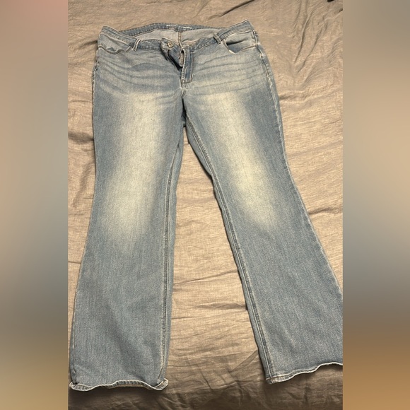 Old Navy Light Wash Jeans Size 16 - Picture 3 of 3